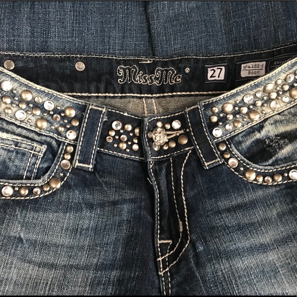 🛑Sold🛑 Miss Me Crystal Studs & Stones Jeans - Picture 8 of 8